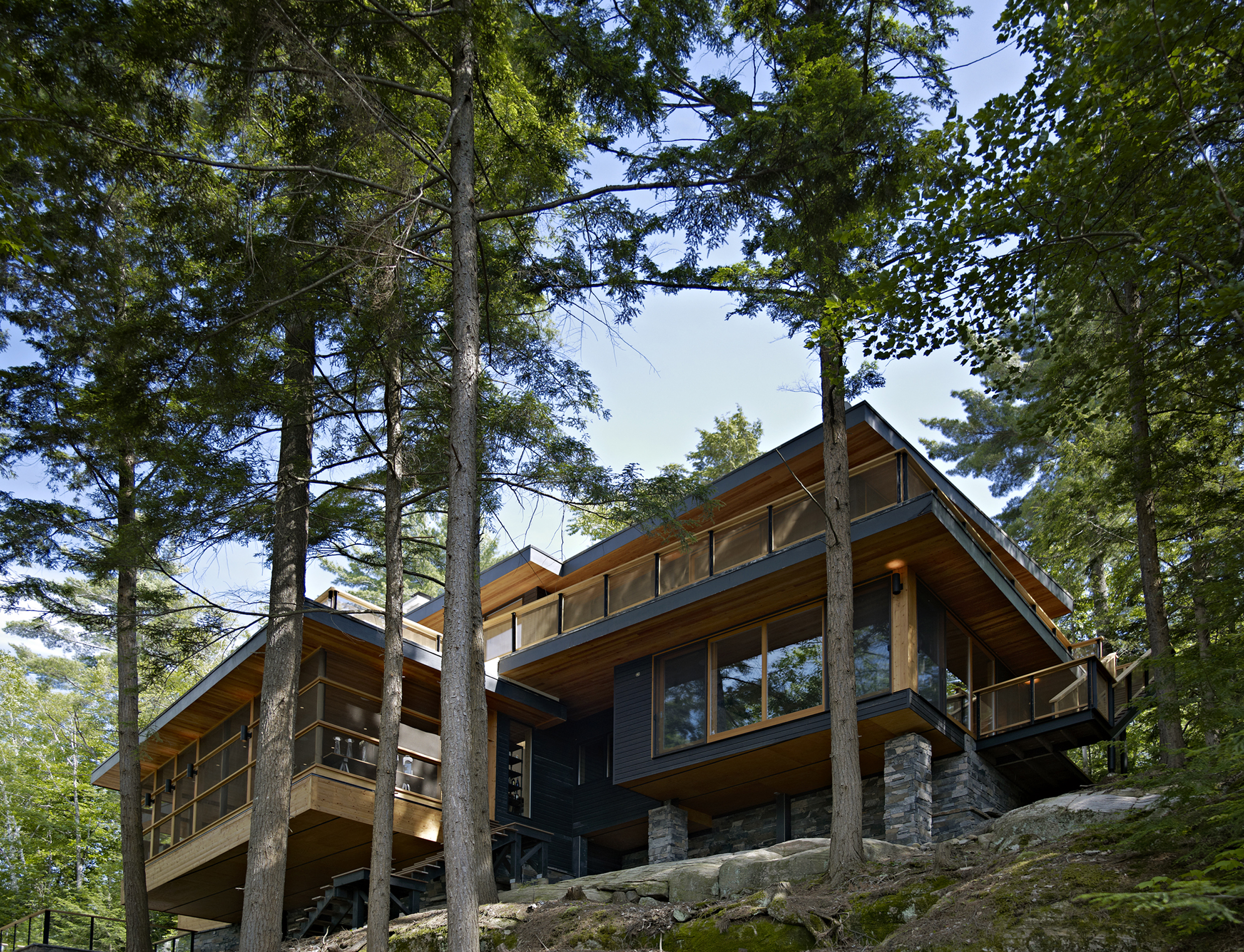 Lake Joseph Cottage - Trevor McIvor Architect Inc.